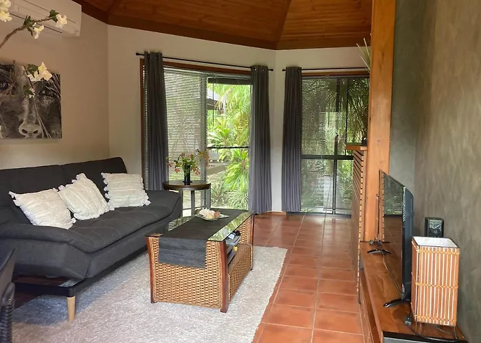 Forest Lodge: Bali-Style Retreat
